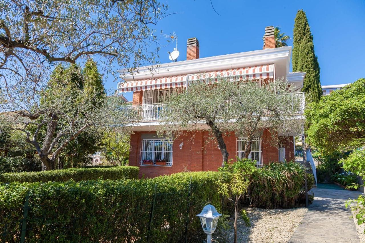Villa La Rodina Diano Marina Eksteriør billede