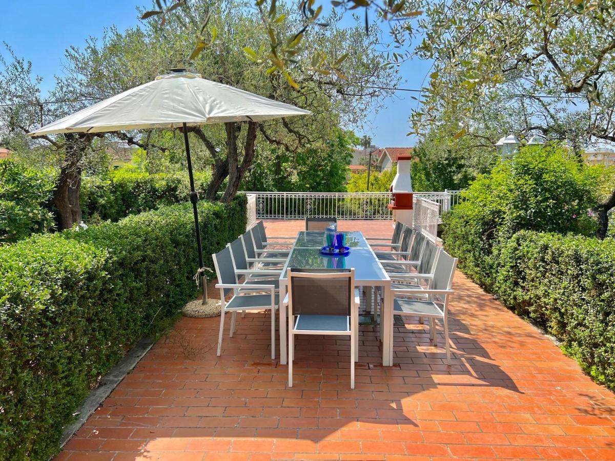 Villa La Rodina Diano Marina Eksteriør billede